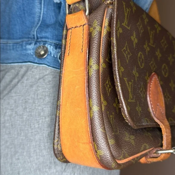 Louis Vuitton vintage Crossbody bag adjustable strap good used condition - Picture 2 of 16